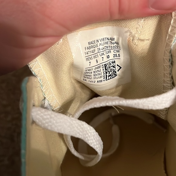 Women’s Converse - Picture 4 of 4